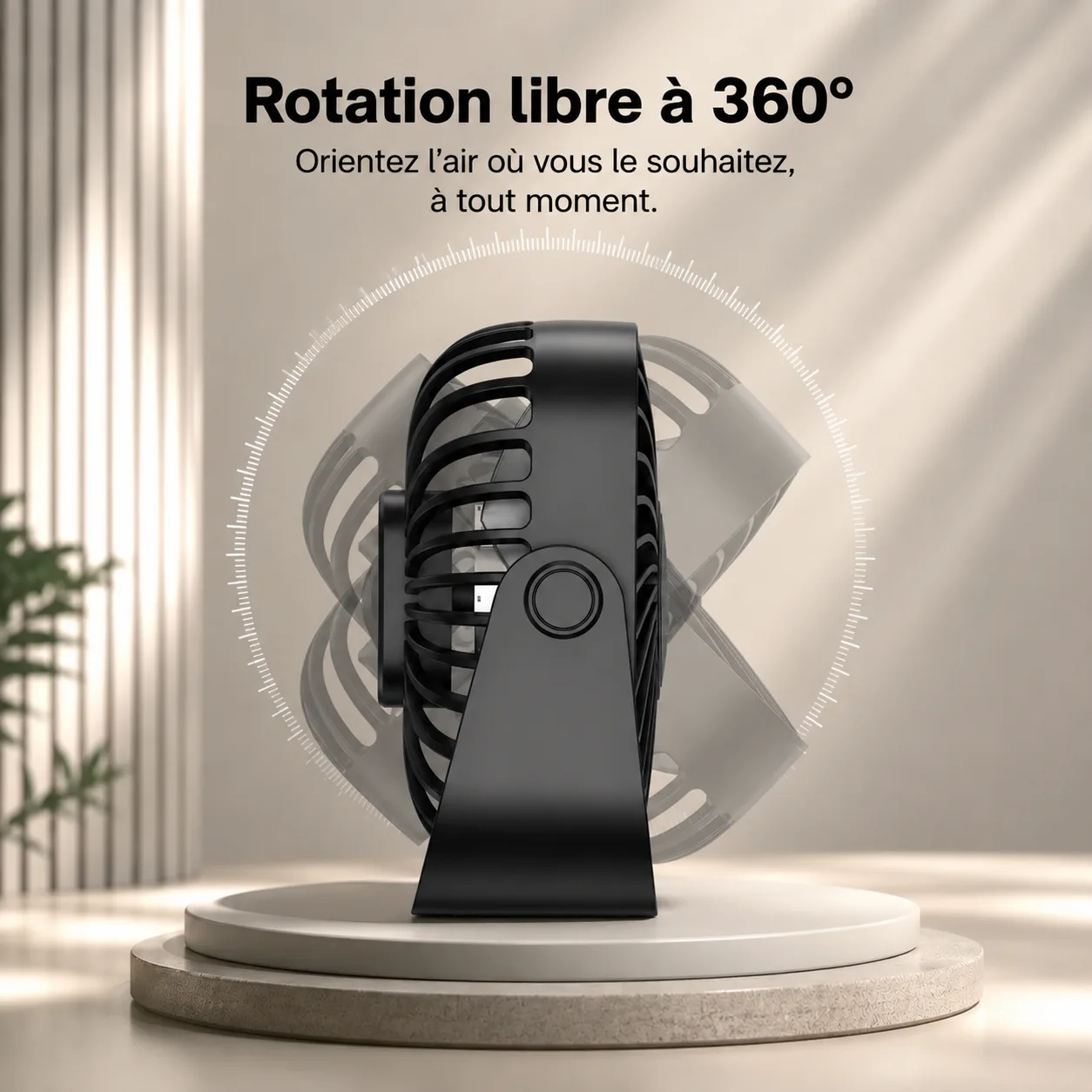 Le petit ventilateur noir dont la tête pivote librement sur trois cent soixante degrés
