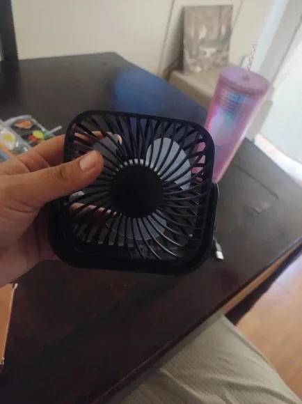 Aermio Mini noir vu de face, grille en spirale visible, photo envoyée par un acheteur vérifié